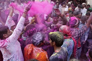 Dancers celebrating Holi festival in Barsana temple, Barsana, Uttar Pradesh, India, Asia Dancers celebrating Holi festival in Barsana temple, Barsana, Uttar Pradesh, India, Asia