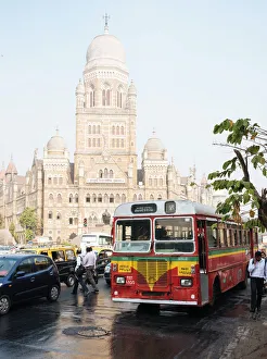 Double decker bus outside Mumbai Municipal corporation building, Mumbai (Bombay) Double decker bus outside Mumbai Municipal corporation building, Mumbai (Bombay)