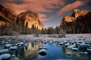 World Heritage Site Photography Prints: El Capitan, seen from the Merced River in winter, Yosemite National Park