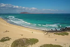Images Dated 15th February 2023: Elevated view of beach and the Atlantic Ocean, Corralejo Natural Park, Fuerteventura