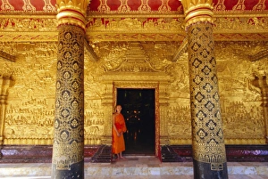 Exterior gilded relief on Wat Mai Suwannaphumaham Exterior gilded relief on Wat Mai Suwannaphumaham