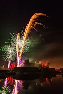 Images Dated 5th November 2016: Caerphilly Castle Fireworks Print