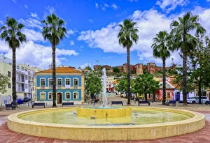 Images Dated 2nd June 2021: Fountain with a view of the Silves fortress, Algarve, Portugal, Europe