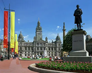 Glasgow Town Hall and monument to Robert Peel, George Square, Glasgow, Strathclyde Glasgow Town Hall and monument to Robert Peel, George Square, Glasgow, Strathclyde