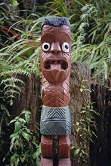 Maori Carving Prints: Graveyard carving