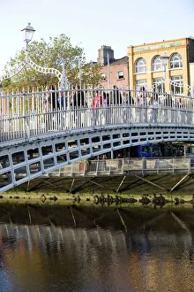 Ha penny Bridge on the Liffey River, Dublin, Republic of Ireland, Europe Ha penny Bridge on the Liffey River, Dublin, Republic of Ireland, Europe