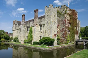 Hever Castle, dating from the 13th century, childhood home of Anne Boleyn, Kent, England, United Kingdom, Europe Hever Castle, dating from the 13th century, childhood home of Anne Boleyn, Kent, England, United Kingdom, Europe