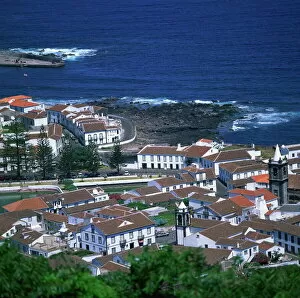 Portugal Collection: Houses and coastline in the town of Santa Cruz on the