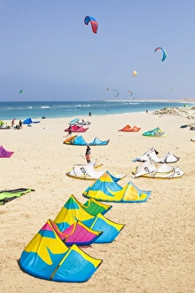 Kite surfers and kite surfing on Kite beach, Praia da Fragata, Costa da Fragata, Santa Maria Kite surfers and kite surfing on Kite beach, Praia da Fragata, Costa da Fragata, Santa Maria