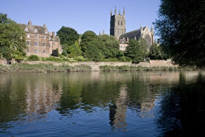 Kleve Walk with Cathedral on East bank of River Severn, Worcester, Worcestershire, England, United Kingdom, Europe Kleve Walk with Cathedral on East bank of River Severn, Worcester, Worcestershire, England, United Kingdom, Europe