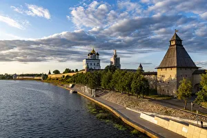UNESCO World Heritage Site Pskov Prints: The Kremlin and the Trinity Cathedral in Pskov, UNESCO World Heritage Site, Pskov, Russia