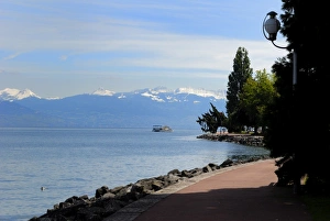 Lac Leman (Lake Geneva) looking from Quai Baron de Blonay Lac Leman (Lake Geneva) looking from Quai Baron de Blonay