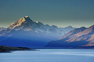 Lake Pukaki with Mount Cook in the background in the late afternoon light, Mount Cook National Park Lake Pukaki with Mount Cook in the background in the late afternoon light, Mount Cook National Park