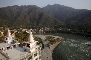 Lakshman temple overlooking the Ganges in Rishikesh, Uttarakhand, India, Asia Lakshman temple overlooking the Ganges in Rishikesh, Uttarakhand, India, Asia