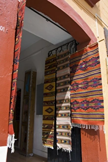 Traditional Mexican Clothing Prints: Local weaving