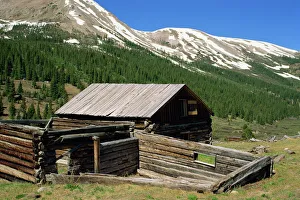 Log cabin at Independence town site founded 1879 when gold discovered Log cabin at Independence town site founded 1879 when gold discovered