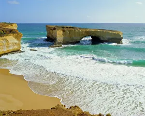 London Bridge, coastal feature along the Great Ocean Road, Victoria, Australia London Bridge, coastal feature along the Great Ocean Road, Victoria, Australia