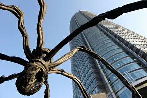 Maman Spider sculpture by Louise Bourgeois with Roppongi Hills Mori Tower in Roppongi Maman Spider sculpture by Louise Bourgeois with Roppongi Hills Mori Tower in Roppongi