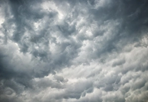 Mammatus or mammatocumulus clouds form on the underside of thunderstorms, Oklahoma, United States of America Mammatus or mammatocumulus clouds form on the underside of thunderstorms, Oklahoma, United States of America