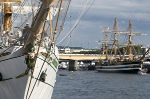 Three masted boats, the Cuauhtemoc from Mexico and the Amerigo Vespucci during Armada 2008 Three masted boats, the Cuauhtemoc from Mexico and the Amerigo Vespucci during Armada 2008