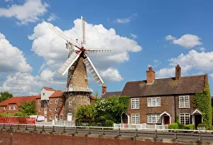 The Maud Foster Windmill is a seven storey, five sailed windmill located by the Maud Foster Drain The Maud Foster Windmill is a seven storey, five sailed windmill located by the Maud Foster Drain