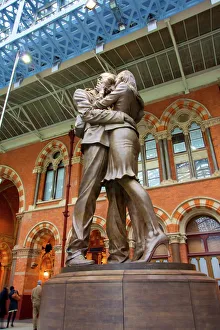 The Meeting Place bronze statue, St. Pancras Railway Station, London, England The Meeting Place bronze statue, St. Pancras Railway Station, London, England