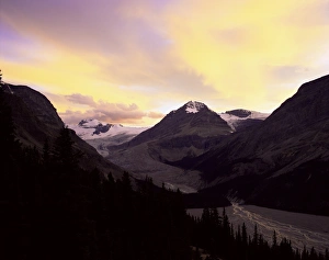 Mount Rhondo and Peyto Glacier, Banff National Park, UNESCO World Heritage Site Mount Rhondo and Peyto Glacier, Banff National Park, UNESCO World Heritage Site