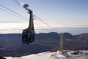 Mount Teide (Pico del Teide) at 3718 metres, cable car, Parque Nacional de Las Canadas del Teide Mount Teide (Pico del Teide) at 3718 metres, cable car, Parque Nacional de Las Canadas del Teide
