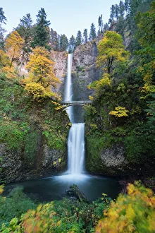 Multnomah Falls in autumn, Cascade Locks, Multnomah county, Oregon Multnomah Falls in autumn, Cascade Locks, Multnomah county, Oregon