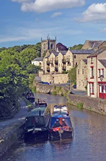 Narrow boats on the Liverpool Leeds canal at Skipton, Yorkshire Dales National Park Narrow boats on the Liverpool Leeds canal at Skipton, Yorkshire Dales National Park
