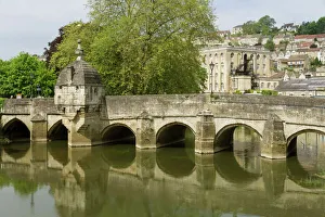 Old bridge and River Avon, Bradford-on-Avon, Wiltshire, England, United Kingdom, Europe Old bridge and River Avon, Bradford-on-Avon, Wiltshire, England, United Kingdom, Europe