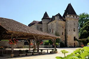 Old market and Le Chateau de la Marthonie, St. Jean de Cole, Dordogne, France, Europe Old market and Le Chateau de la Marthonie, St. Jean de Cole, Dordogne, France, Europe