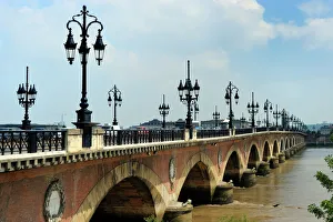 Pont de Pierre on the Garonne river, Bordeaux, UNESCO World Heritage Site, Gironde, Aquitaine, France, Europe Pont de Pierre on the Garonne river, Bordeaux, UNESCO World Heritage Site, Gironde, Aquitaine, France, Europe