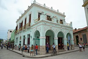 Popular cafe in Plaza de la Solidaridad (Solidarity Square), Camag?ey, Cuba Popular cafe in Plaza de la Solidaridad (Solidarity Square), Camag?ey, Cuba