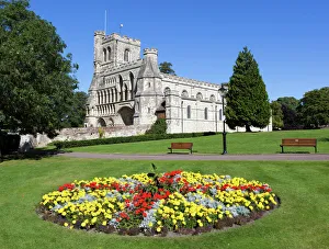 Priory Gardens and Priory Church of St. Peter, Dunstable, Bedfordshire, England, United Kingdom, Europe Priory Gardens and Priory Church of St. Peter, Dunstable, Bedfordshire, England, United Kingdom, Europe