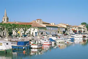 Quai de la Paix, Le Canal du Rhone at Sete, town of Beaucaire, Gard, Languedoc Roussillon Quai de la Paix, Le Canal du Rhone at Sete, town of Beaucaire, Gard, Languedoc Roussillon