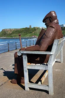 Ray Lonsdale sculpture of a Man on a Bench in North Bay, Scarborough, North Yorkshire, Yorkshire, England Ray Lonsdale sculpture of a Man on a Bench in North Bay, Scarborough, North Yorkshire, Yorkshire, England