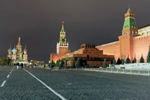 Prints of Red Square, St. Basils Cathedral, Lenins Tomb and walls of the Kremlin, UNESCO World Heritage Site, Moscow, Russia, Europe Moscow Prints: Red Square Print: Moscow's Historic Landmarks