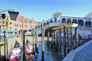 Rialto Bridge, Grand Canal, Venice, UNESCO World Heritage Site, Veneto, Italy, Europe Rialto Bridge, Grand Canal, Venice, UNESCO World Heritage Site, Veneto, Italy, Europe