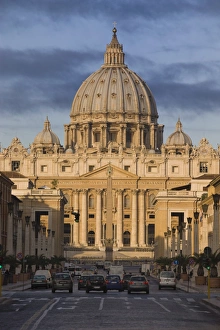 Road to Piazza San Pietro, St. Peters Basilica, Vatican City, Rome Road to Piazza San Pietro, St. Peters Basilica, Vatican City, Rome