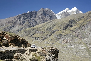 Rothang pass into Chenab valley on Manali-Leh highway Rothang pass into Chenab valley on Manali-Leh highway