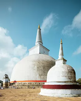 Images Dated 27th December 2018: Ruwanweli Saya Dagoba (Golden Sand Stupa), Anuradhapura, UNESCO World Heritage Site