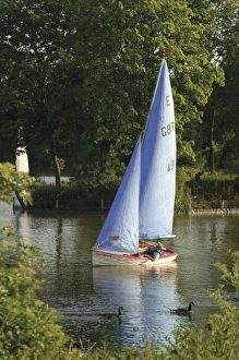 Sailing school, Arrow Valley Lake Country Park, Redditch, Worcestershire Sailing school, Arrow Valley Lake Country Park, Redditch, Worcestershire