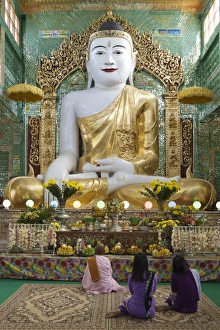 Seated Buddha statue, Soon U Ponya Shin Paya, Sagaing Hill, Sagaing, near Mandalay, Myanmar (Burma), Asia Seated Buddha statue, Soon U Ponya Shin Paya, Sagaing Hill, Sagaing, near Mandalay, Myanmar (Burma), Asia