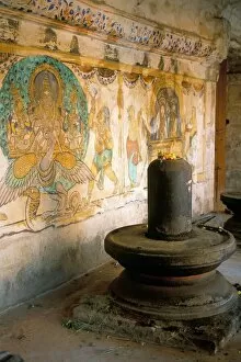 Paintings Collection: Shiva lingam in 10th century temple of Sri Brihadeswara
