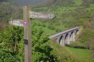 Signpost and Monsal Dale Viaduct from Monsal Head, Derbyshire, England, United Kingdom, Europe Signpost and Monsal Dale Viaduct from Monsal Head, Derbyshire, England, United Kingdom, Europe