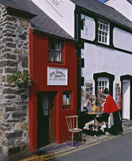 The smallest house in Britain, on the quayside at Conwy, the front measures 1 The smallest house in Britain, on the quayside at Conwy, the front measures 1