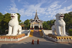 South entrance to Mandalay Hill with two giant Chinthe (guardian lion-dogs), Mandalay, Myanmar (Burma), Asia South entrance to Mandalay Hill with two giant Chinthe (guardian lion-dogs), Mandalay, Myanmar (Burma), Asia
