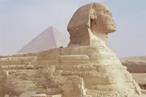Ancient Egyptian Landmarks Prints: The Sphinx and Chephren pyramid beyond, Giza, UNESCO World Heritage Site