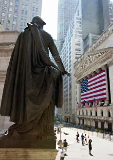 Statue of George Washington in front of Federal Hall, Wall Street, with the New York Stock Exchange behind, Manhattan Statue of George Washington in front of Federal Hall, Wall Street, with the New York Stock Exchange behind, Manhattan